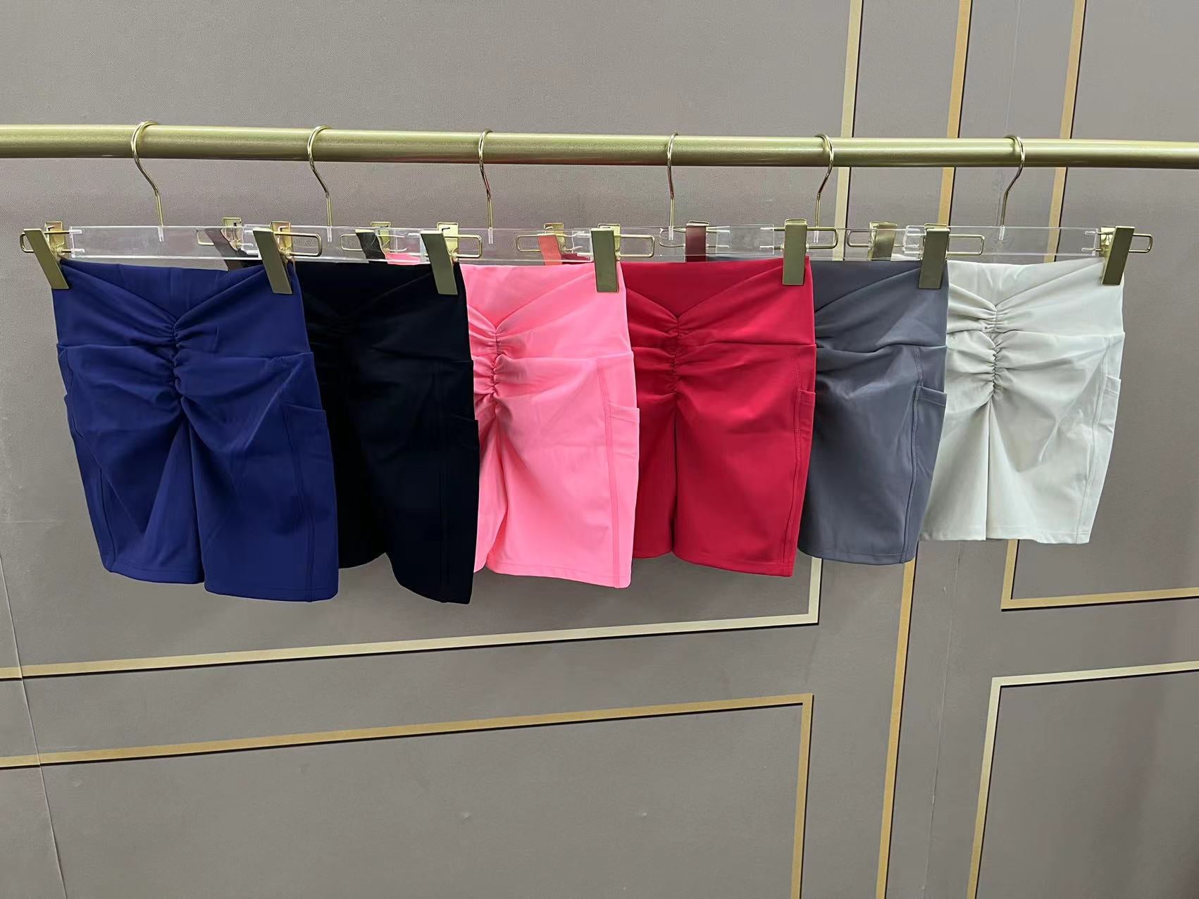 High-Waist Yoga Shorts Side Pockets Back V Waist Scrunch Butt Fitness Shorts