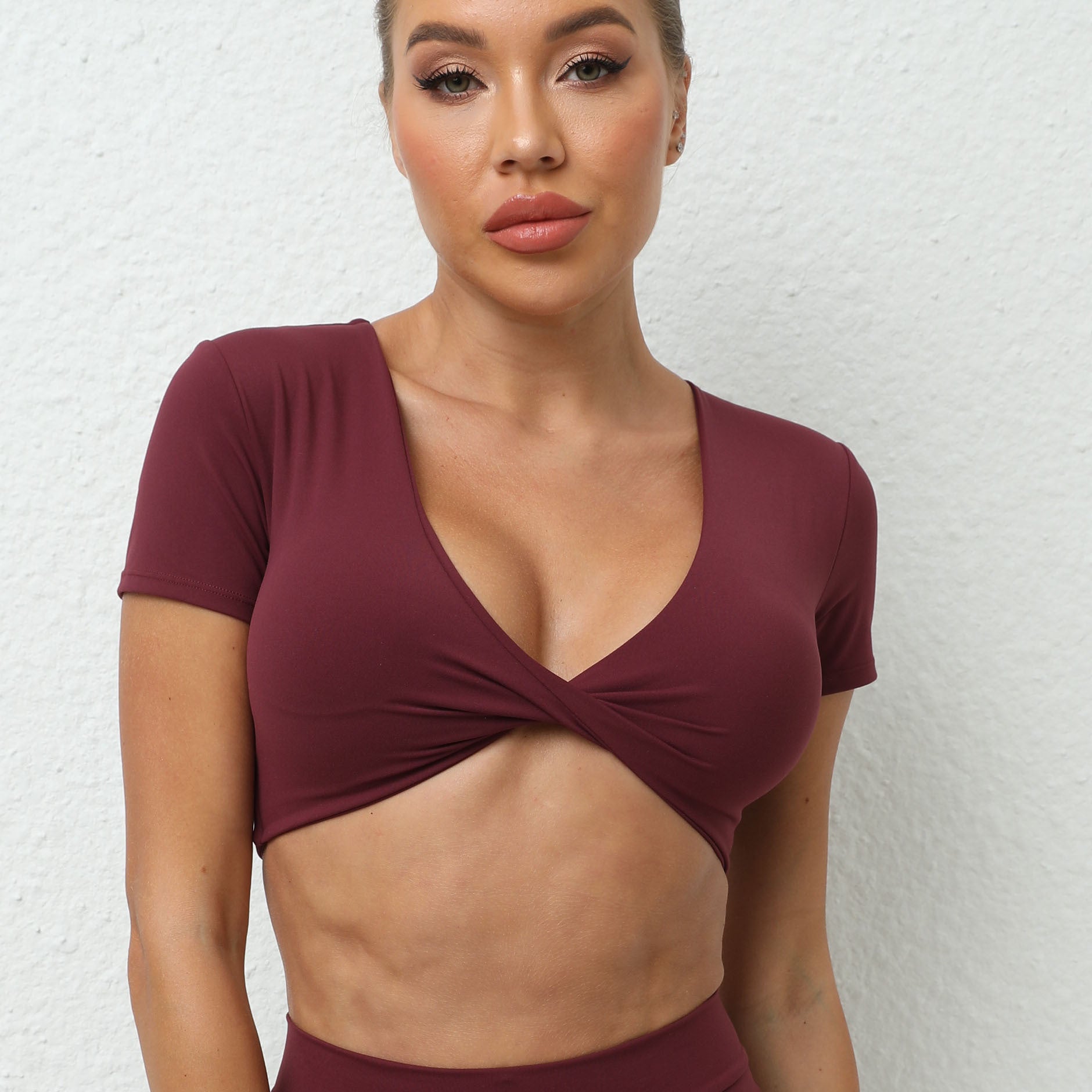 Twist-Front V-Neck Yoga Crop Tee｜Shock-Resistant Quick-Dry Tight Active Top for Fitness & Running